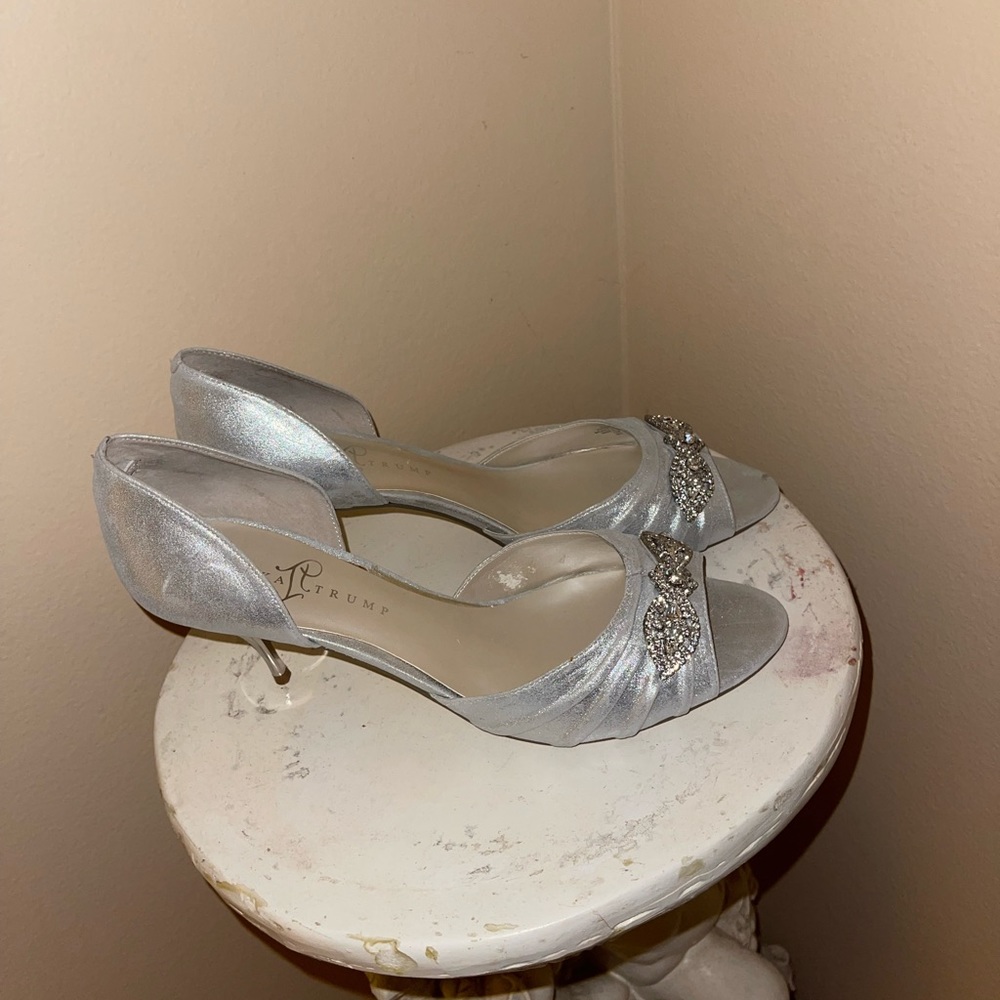 Short Silver heels light wear